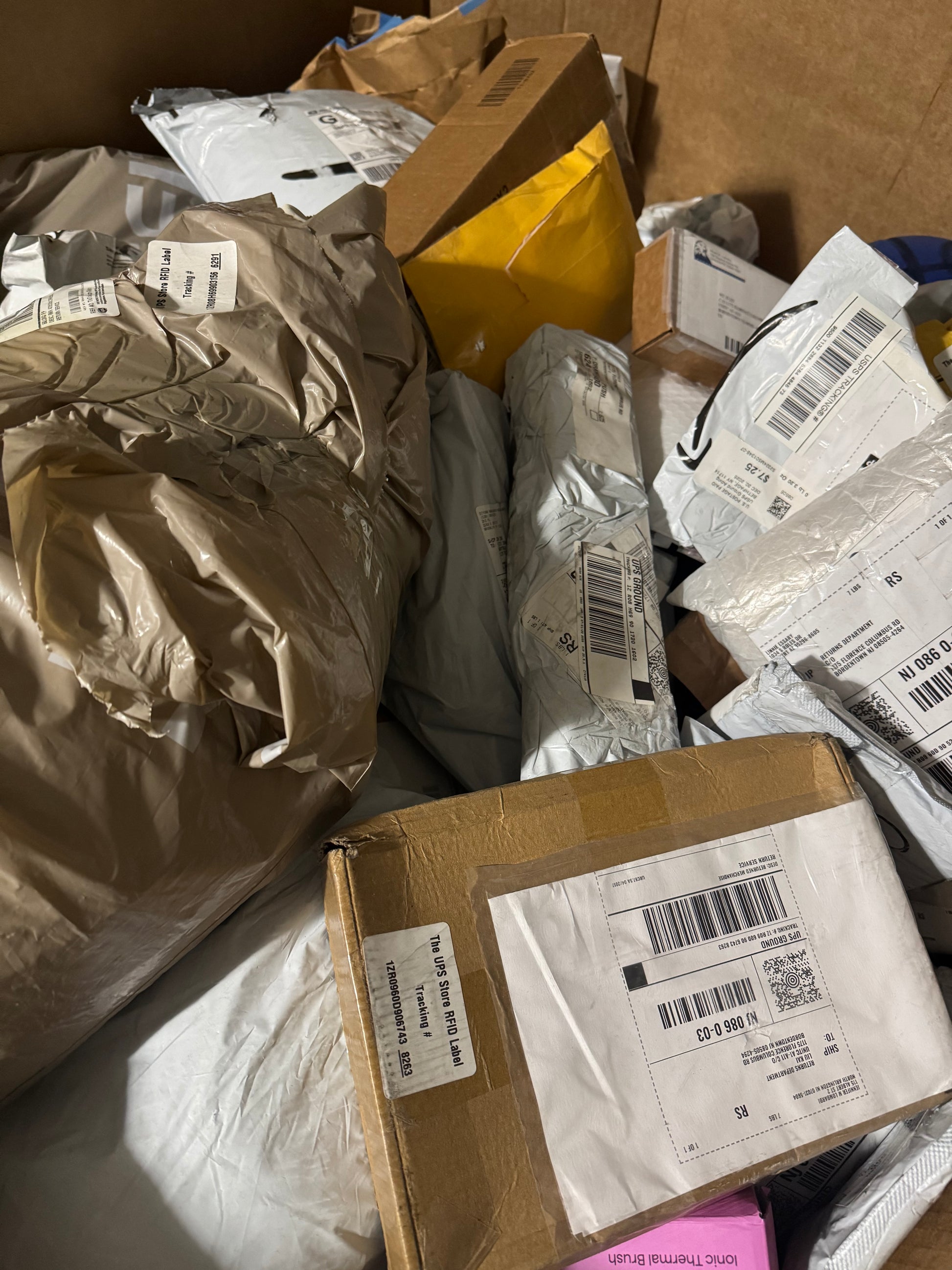 Medium Unclaimed Mail Pallet - Blue Bird Liquidation