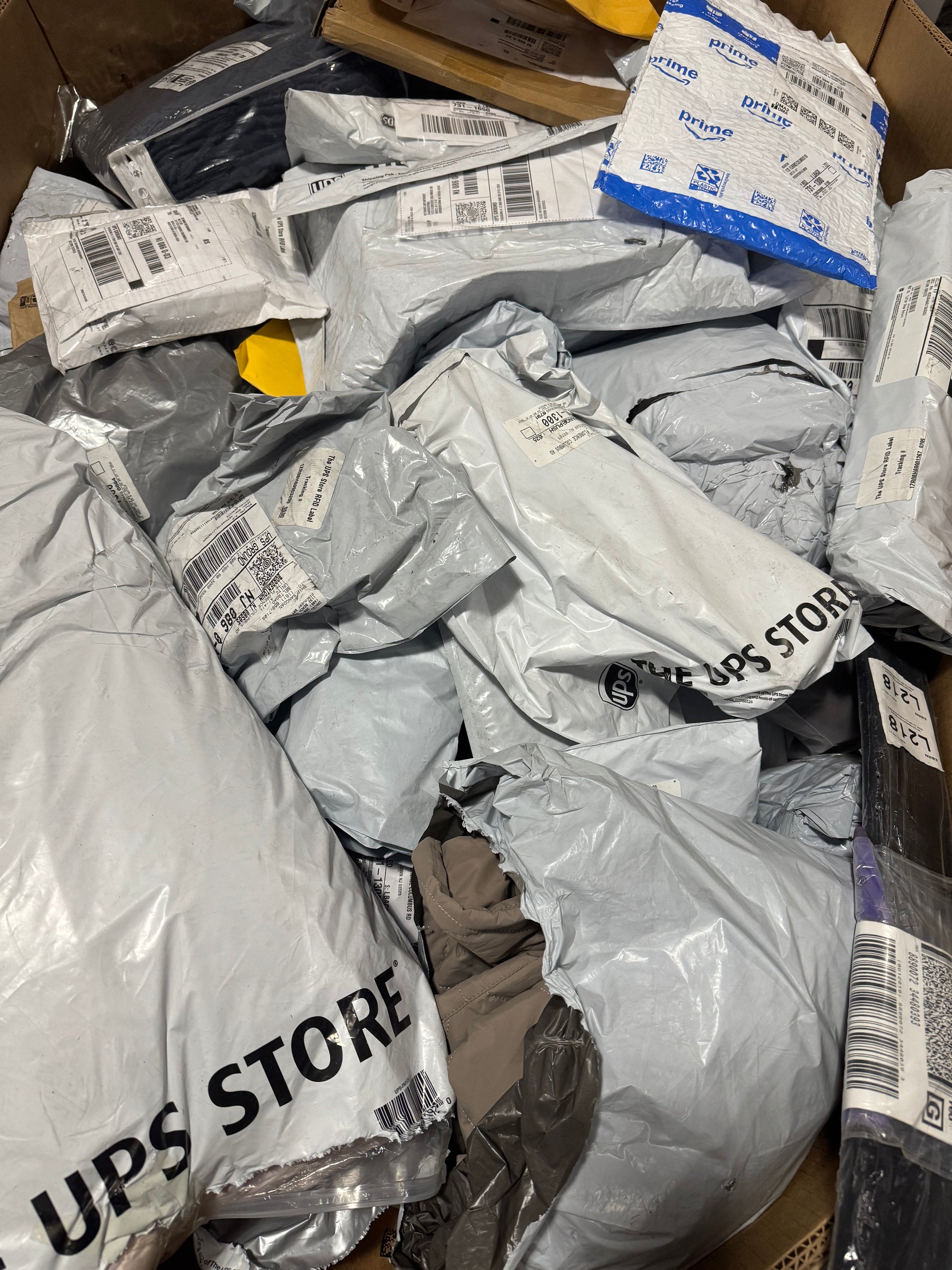 Medium Unclaimed Mail Pallet - Blue Bird Liquidation